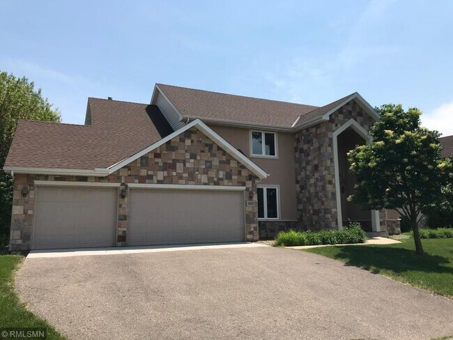 Building Photo - 6931 Country Oaks Rd