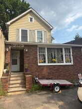 Building Photo - 166 Rochelle Ave