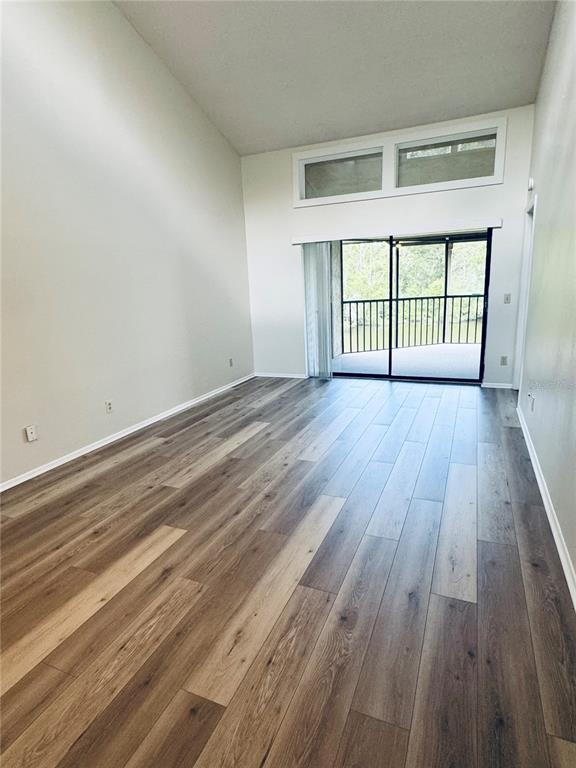 Building Photo - 328 Woodlake Wynde