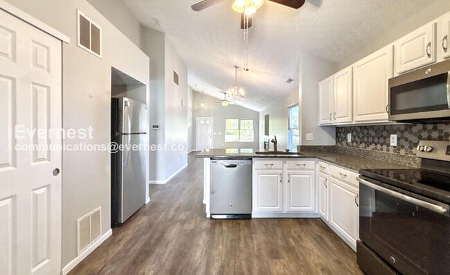 Building Photo - 5321 Miramar Dr