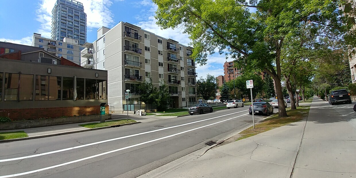 Photo principale - 927 14 Av SW