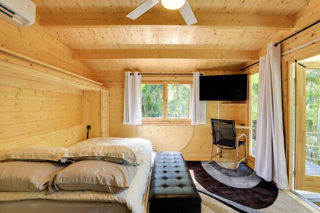 Building Photo - 927 22nd St W