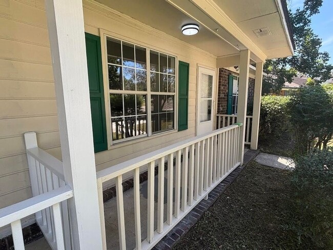 Building Photo - Newly Renovated 3 Bedroom Duplex~
