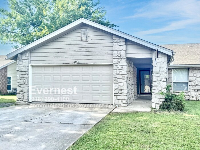 Primary Photo - Comfortable 3-Bedroom Home with Prime Acce...