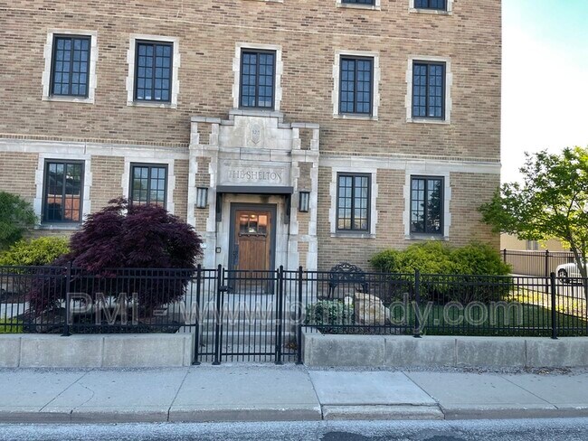 Building Photo - 825 N Delaware St