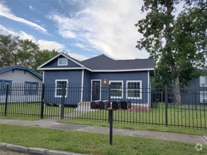 Building Photo - 808 Oakhurst St
