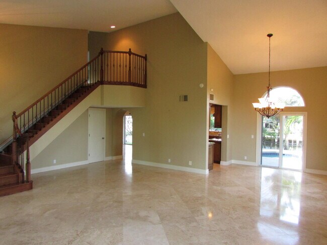 Building Photo - 923 Dogwood Dr