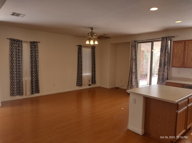 Foto del edificio - 5257 Coral Ribbon Ave