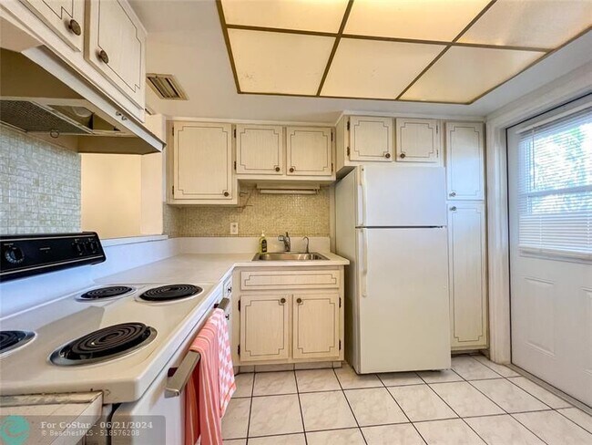 Building Photo - 1333 E Hallandale Beach Blvd