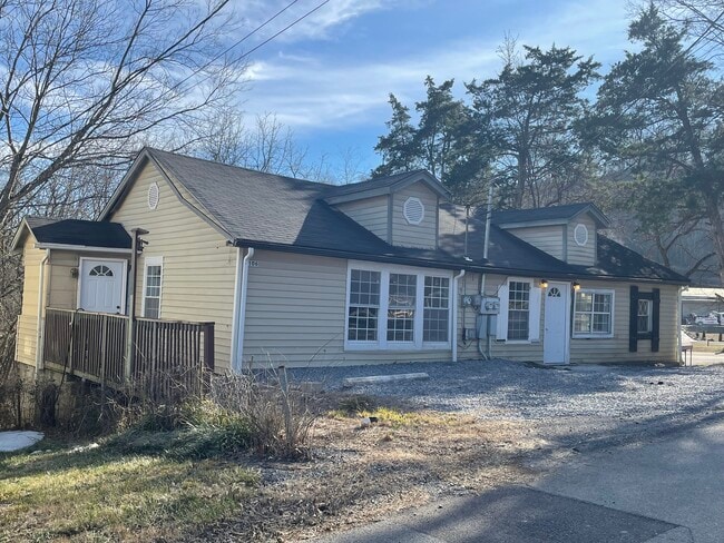 Building Photo - 106 Mountain View Dr