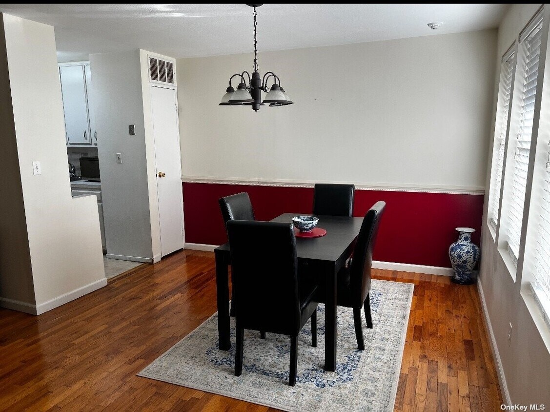 128 Artist Lake Dr, Middle Island, NY 11953 Room for Rent in Middle