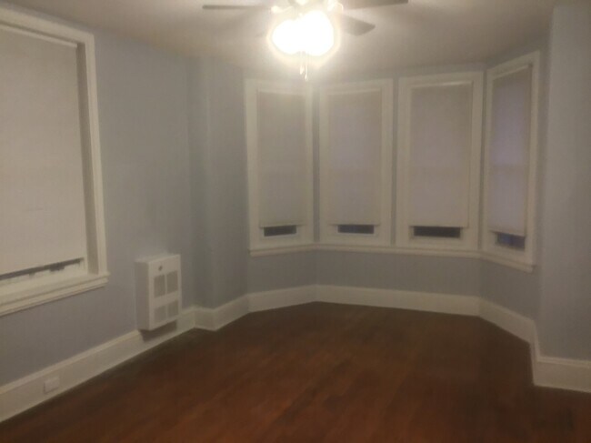 Master bed - 4010 Haverford Ave