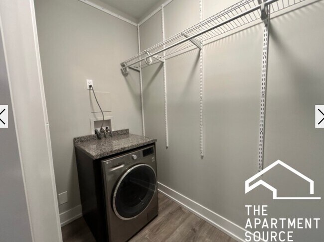 Foto del edificio - 711 W Brompton Ave