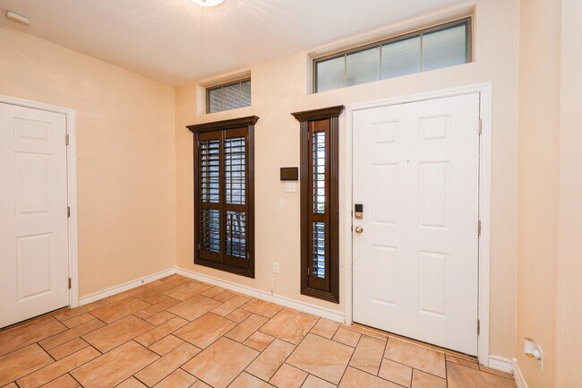 Building Photo - 318 Silverleaf Oak