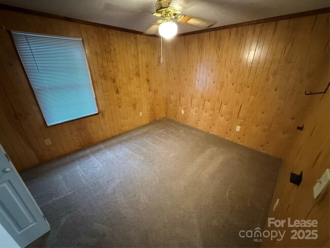 Foto del edificio - 4683 Grassy Creek Rd