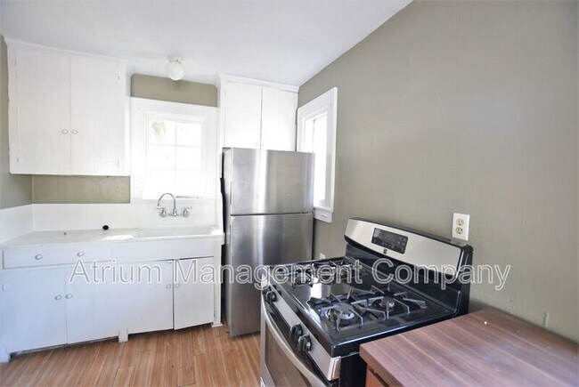 Building Photo - 109 James Ave