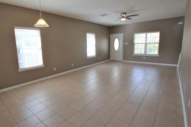 Foto del edificio - NICE 3 BEDROOM 2.5 BATH HOME IN HUMBLE