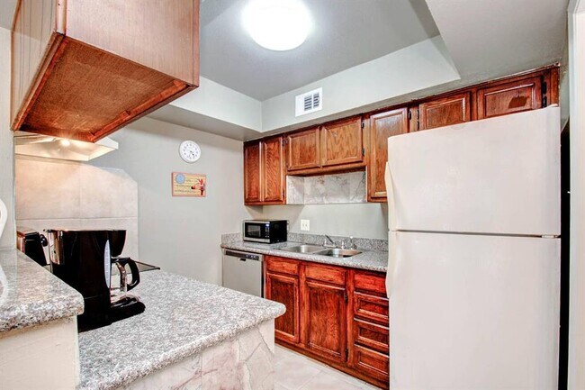 Building Photo - 8917 Carousel Ln