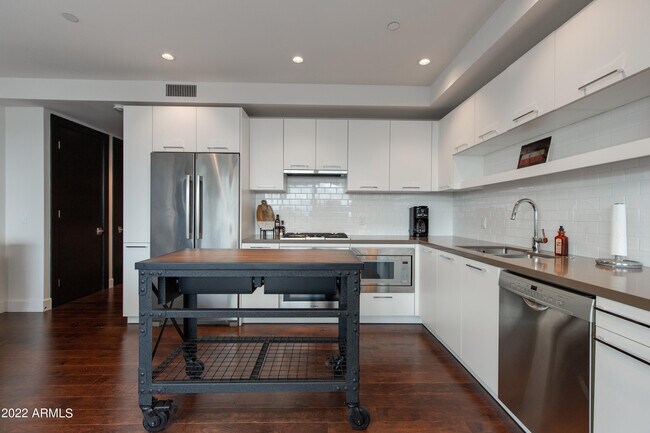 Building Photo - 4422 N 75th St
