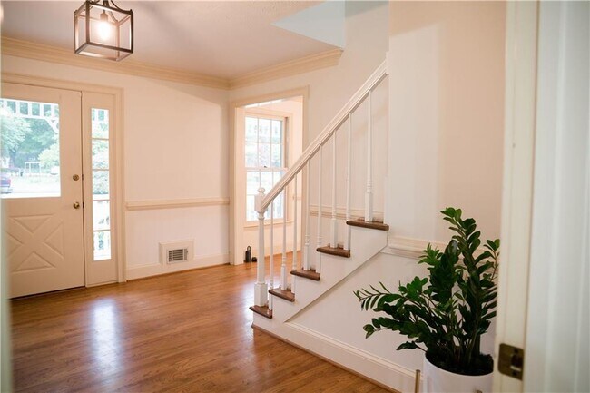 Foto del edificio - 2524 Bridgewood Ln