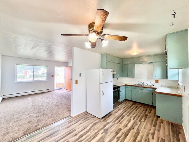 Foto del edificio - Charming 2 Bedroom, 1 Bath Ranch Home with 2 Car Garage in Southwest Loveland!