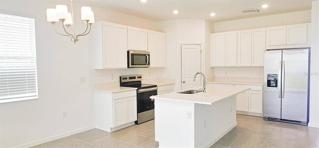 Building Photo - 413 Silver Palm Dr
