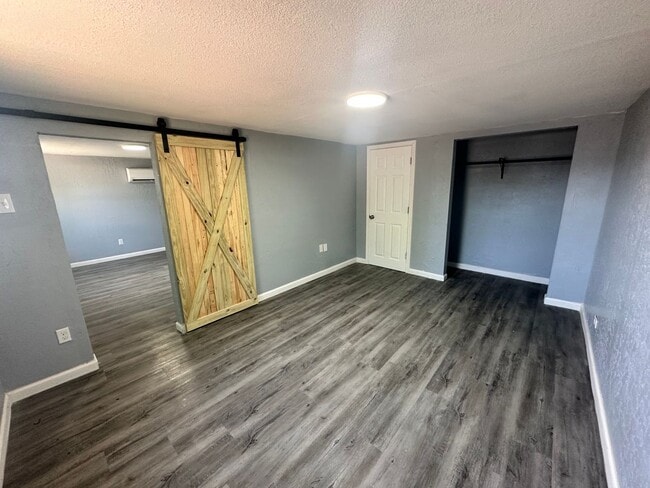 Building Photo - 1612 NE 24th St