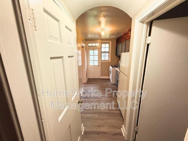 Building Photo - 347 Martingale Ave