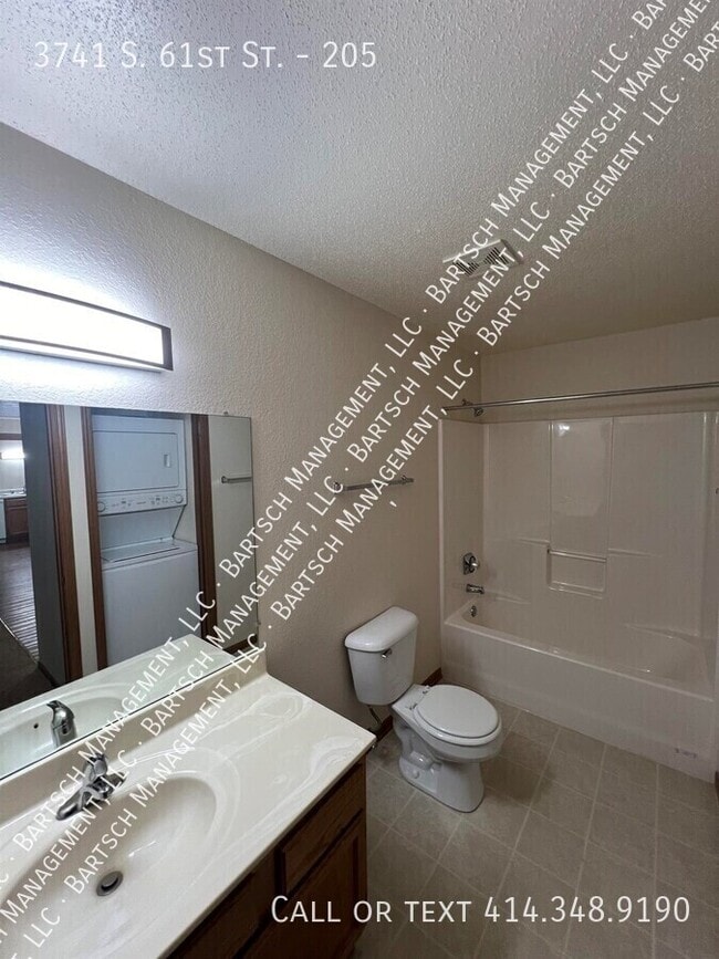 Building Photo - 3741 S 61st St