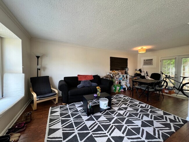Photo - 1819 Wedgewood Ave Apartment
