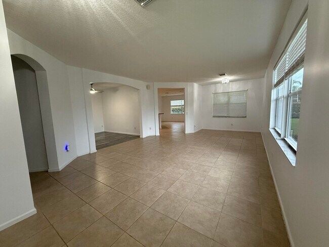 Foto del edificio - 2100 Mariner Bay Blvd