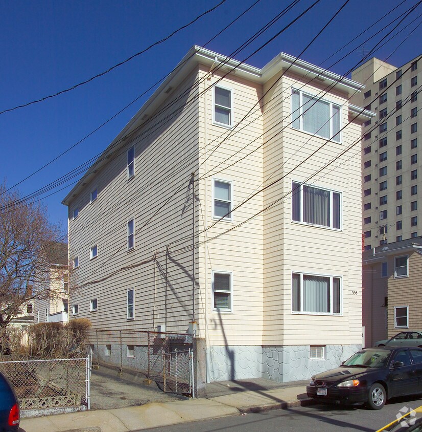 Building Photo - 398 Ferry St