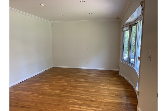Building Photo - 66 Little Plains Rd