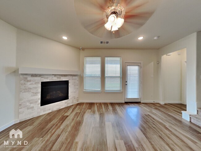 Foto del edificio - 4725 Tanglewood Dr