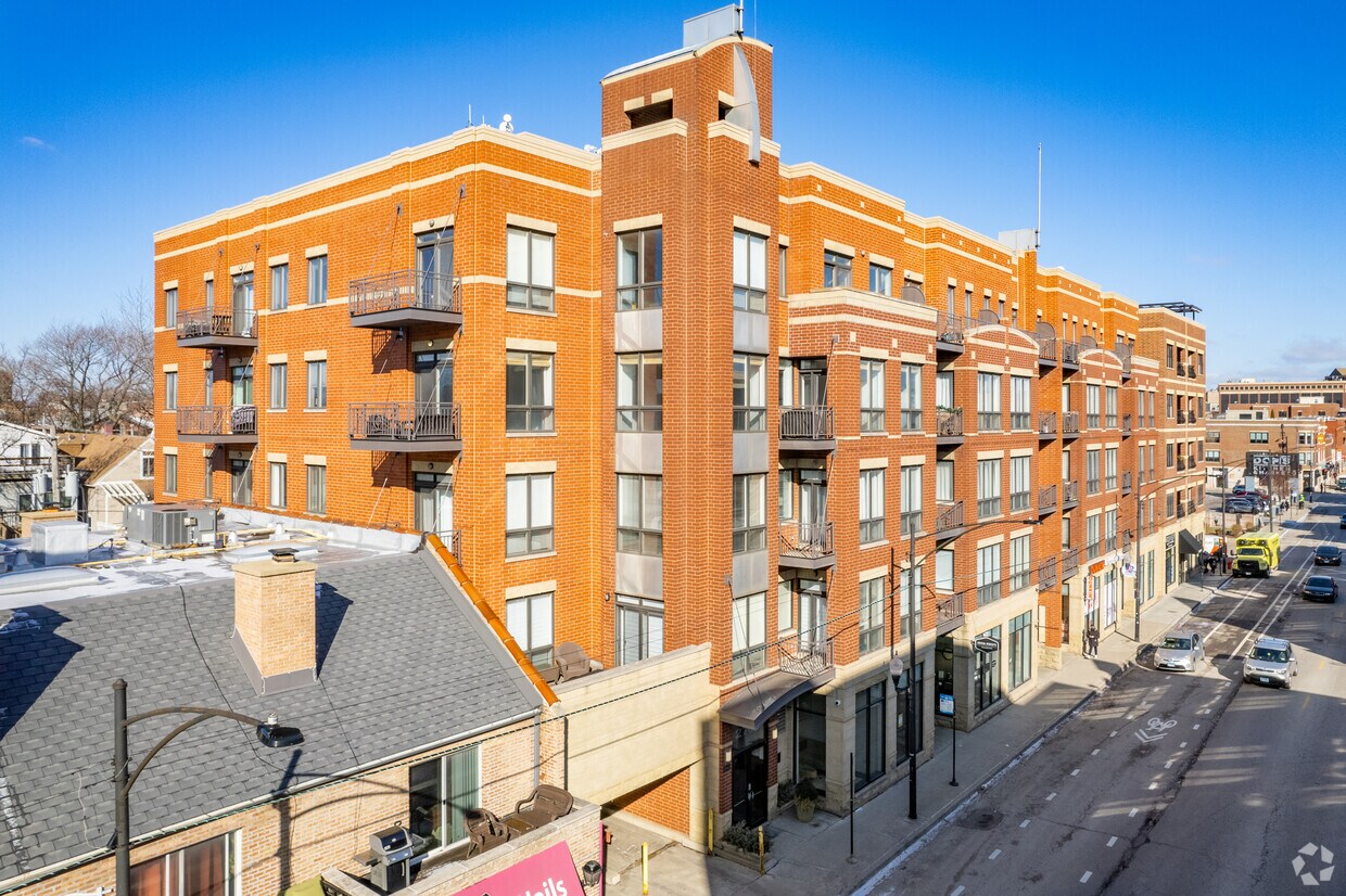 Primary Photo - 2700 N Halsted St