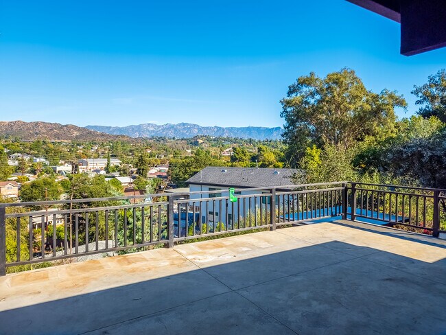 Foto del edificio - 1404 Oak Grove Dr