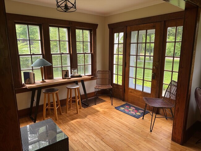 Sala de estar acristalada - 5953 Beechwood Dr