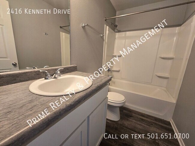 Foto del edificio - 2416 Kenneth Dr