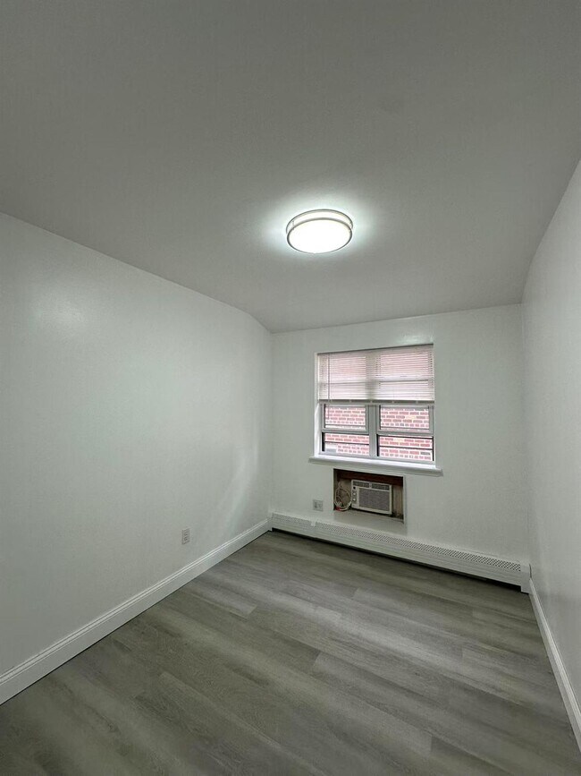 Foto del edificio - 66-15 52nd Ave