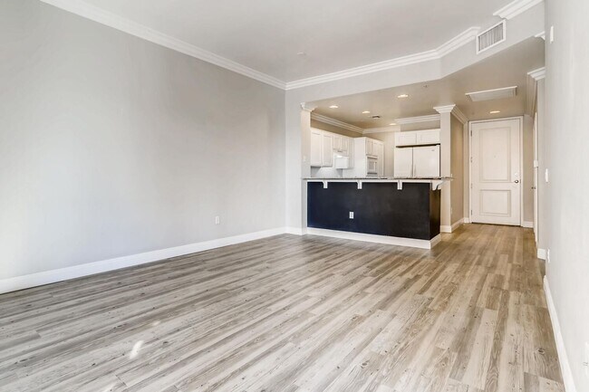 Building Photo - Luxury Park Avenue Mid-Rise on 5th Floor, 1 Bedroom HUGE Balcony!