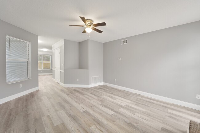 Building Photo - 10995 Traci Lynn Dr