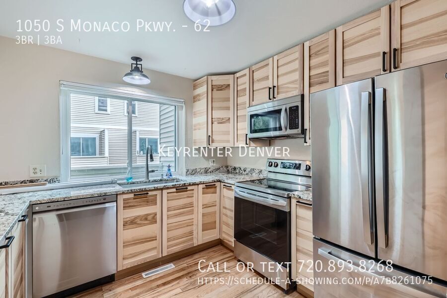 Foto principal - Spacious 3-Bedroom Townhouse-Style Condo w...