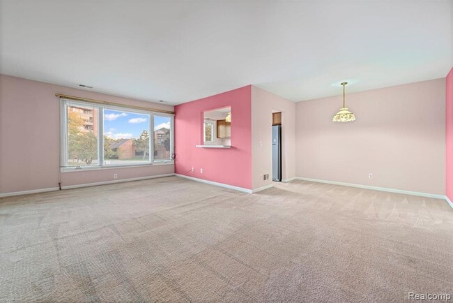 Building Photo - 1049 Country Club Dr