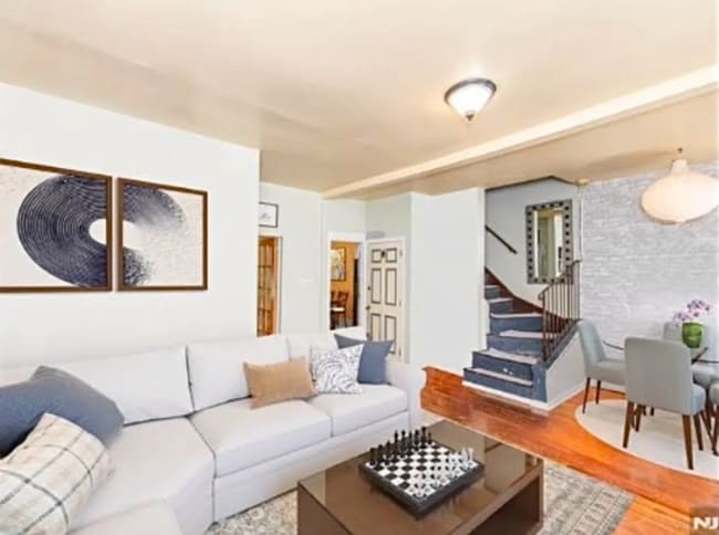 Foto del edificio - 45 Essex Ave