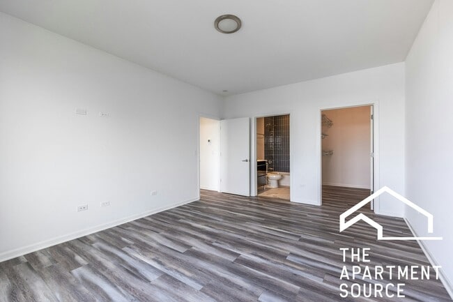 Foto del edificio - 2535 W Fullerton Ave