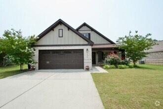 Building Photo - 4151 Broadview Dr