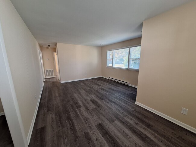 Building Photo - 704 Old Buckroe Rd