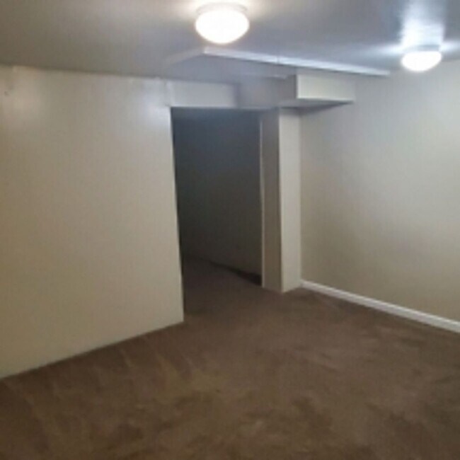 Foto del edificio - 2/3 Bed Room 1 ½ Townhouse for rent.