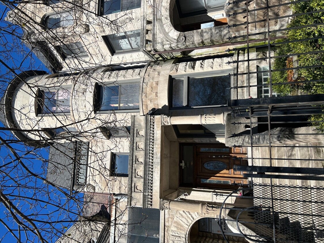 Primary Photo - 4204 S Drexel Blvd