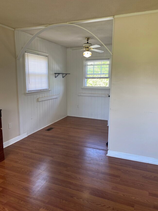 Building Photo - 110 Redwood Rd